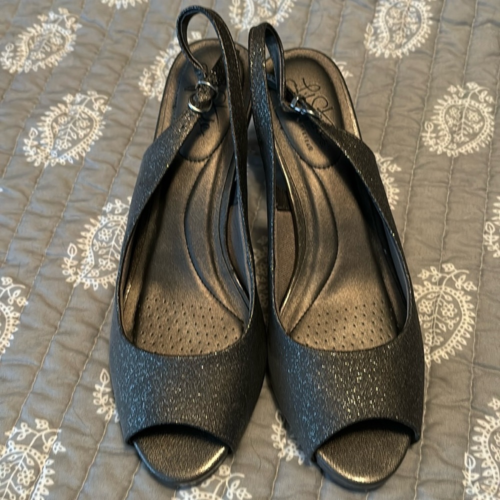 Women’s peek toe slings